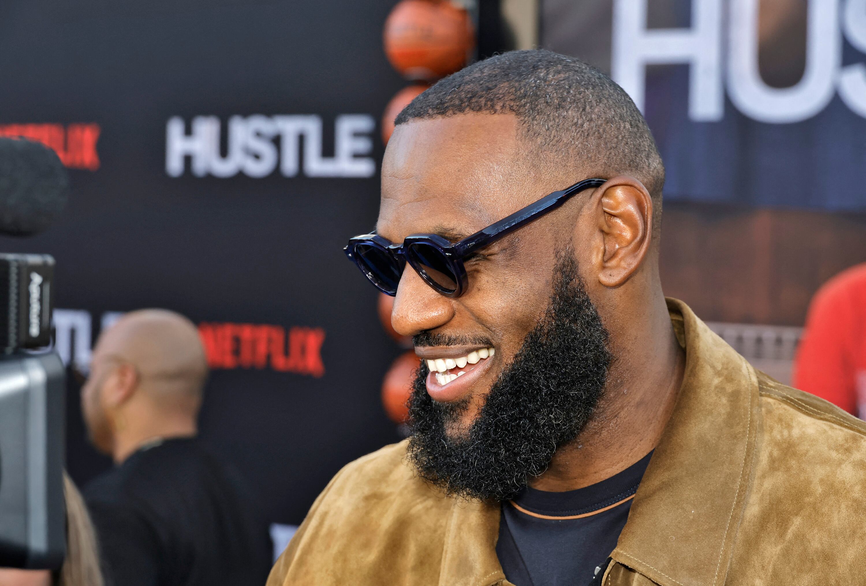 LOS ANGELES, CALIFORNIA - JUNE 01: LeBron James attends Netflix's "Hustle" World Premiere at Regency Village Theatre on June 01, 2022 in Los Angeles, California.   Kevin Winter/Getty Images/AFP (Photo by KEVIN WINTER / GETTY IMAGES NORTH AMERICA / Getty Images via AFP)