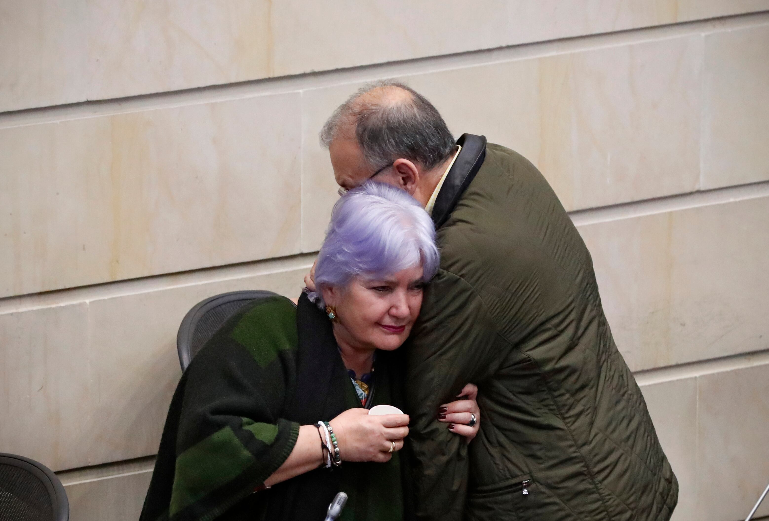Congresistas saludan al presidente del Senado luego que el Consejo de Estado anulara la elección de Roy Barreras como senador por doble militancia
Bogota mayo 5 del 2023
Foto Guillermo Torres Reina / Semana