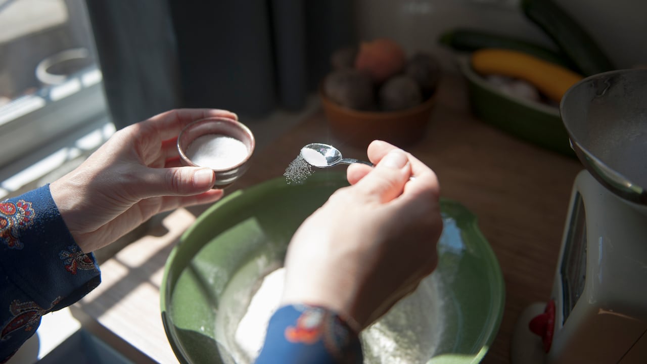 El exceso de sal es perjudicial para la salud. Incluir la menor candidad de sodio posible es lo recomendable.