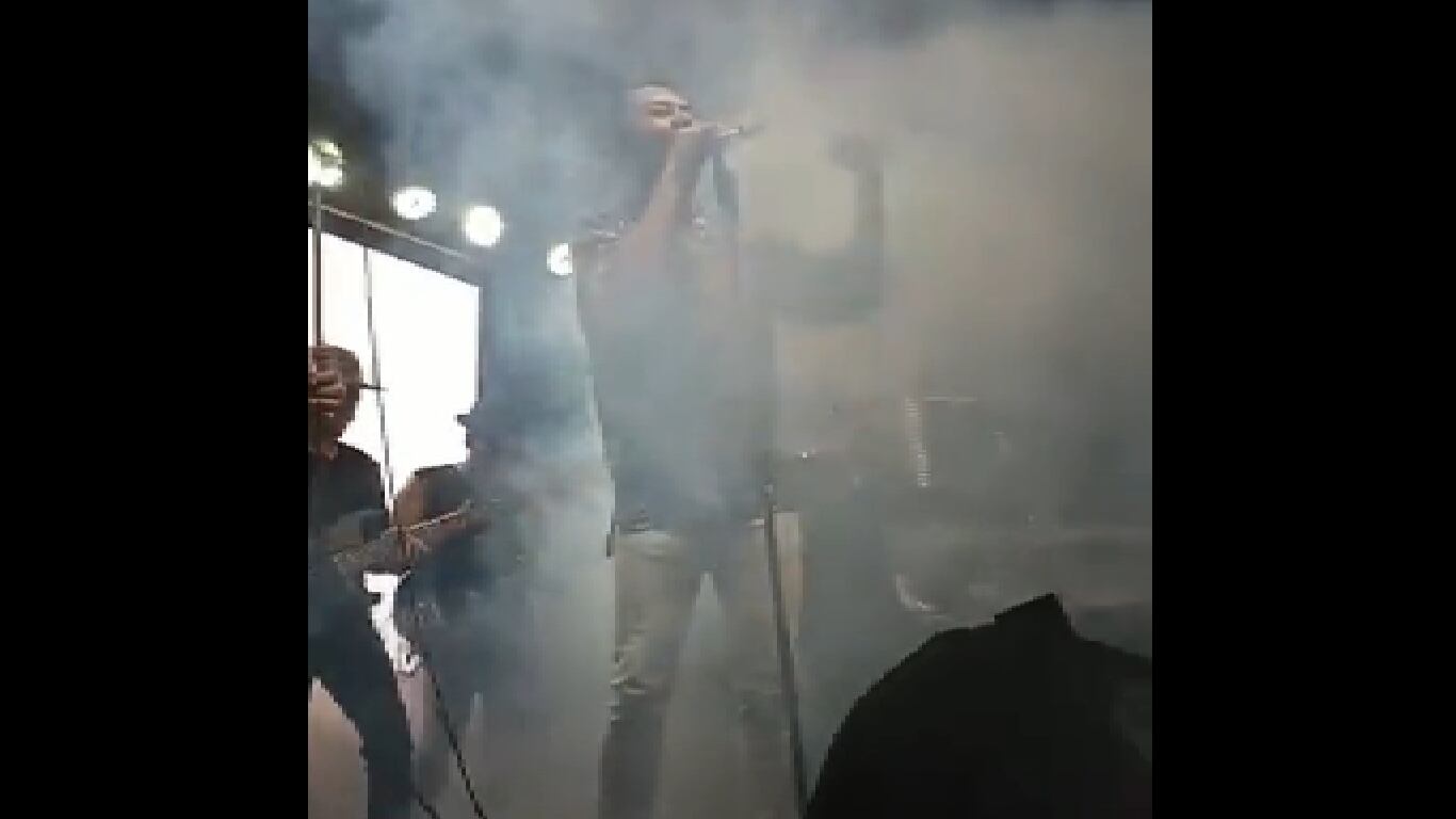 “Al doctor Nicolás Petro, que lo queremos mucho”, grita en el video, con voz bastante eufórica, el cantante de vallenato Diego Daza.