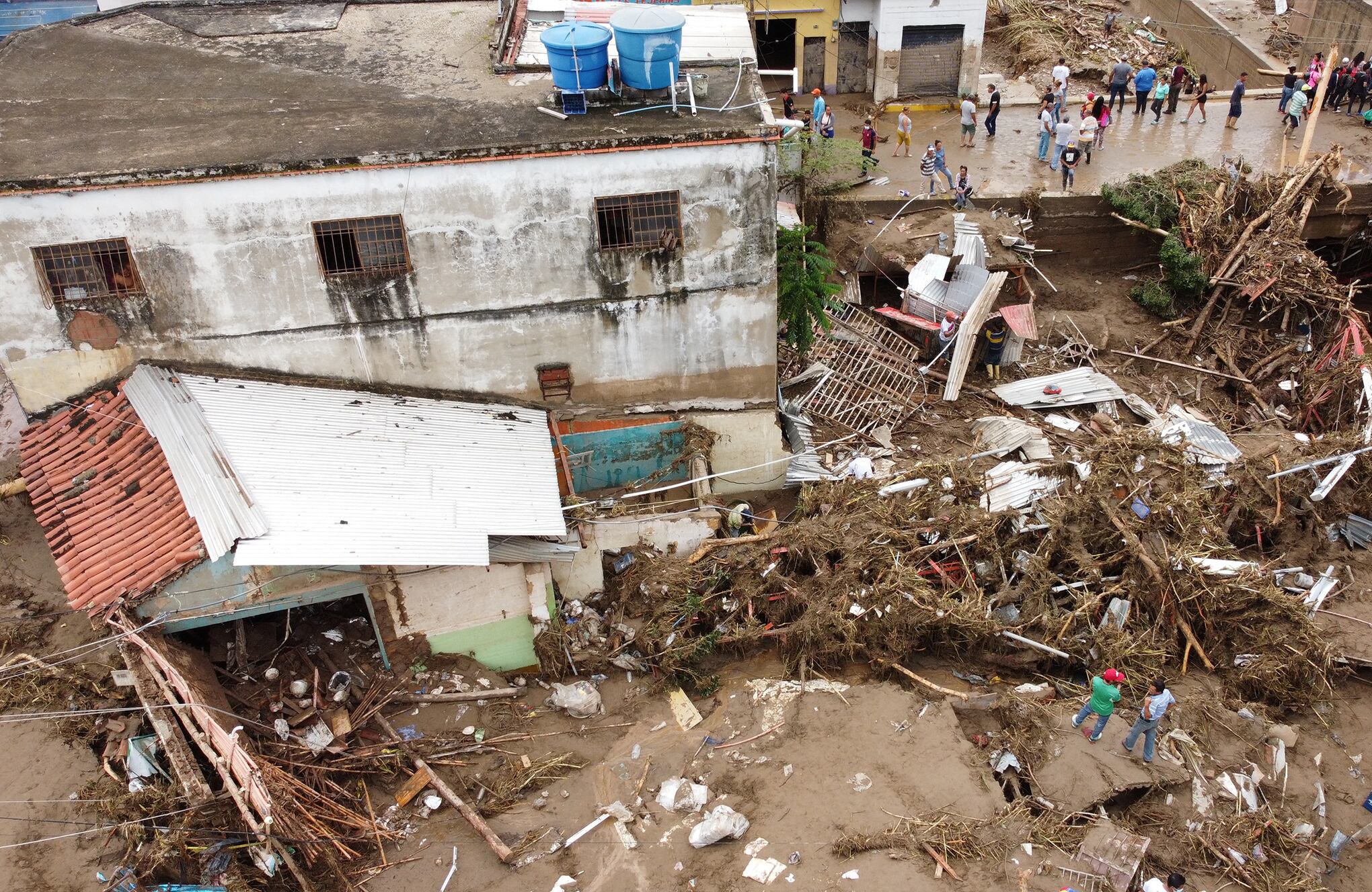 En imágenes : Rescatistas venezolanos buscan desaparecidos tras inundaciones mortales