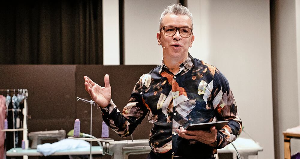 Sergio Trujillo lleva 20 años en Broadway, desde que participó en Jersey Boys. Su debut como director marca su 15.º show allí. “Tengo la experiencia, pero, sin duda, hay estrés que nace de las circunstancias. Todo proyecto que hago es el proyecto más importante para mí, mi total foco”.