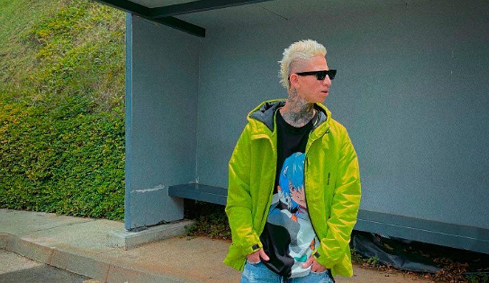 El influencer le sacó chistes a sus zapatos a través de una publicación en Instagram