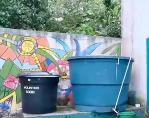 Estos son los tanques que son llenados de agua, pero no dan abasto para toda la institución