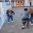Estudiante de EE.UU. empuja contra el suelo a docente y la golpea porque le quitó su Nintendo Switch.