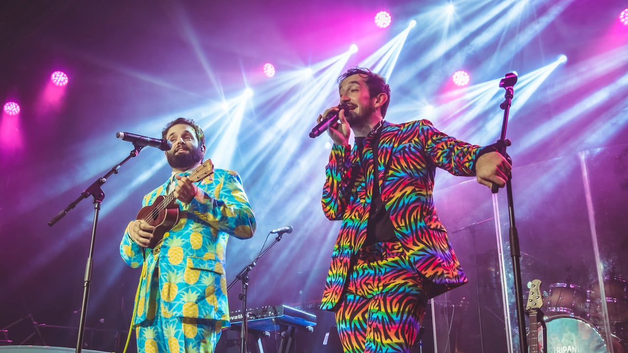 Pascu y Rodri, los creadores del fenómeno mundial Destripando la Historia, vuelven a Bogotá con una experiencia completamente nueva.