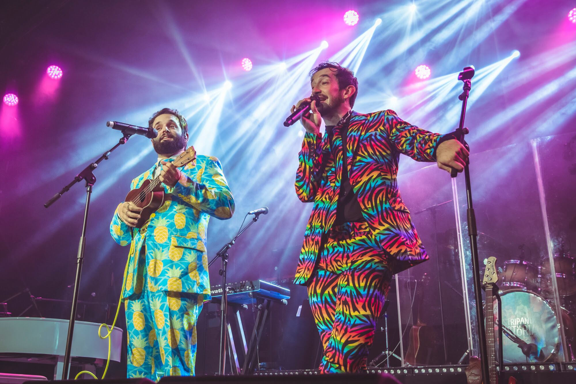 Pascu y Rodri, los creadores del fenómeno mundial Destripando la Historia, vuelven a Bogotá con una experiencia completamente nueva.