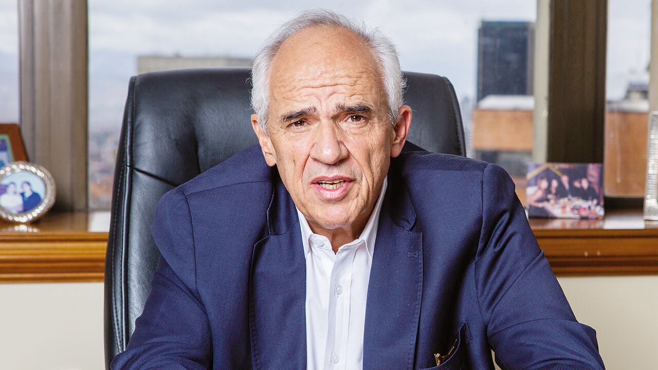 Ernesto Samper arremete contra gobiernos anteriores.