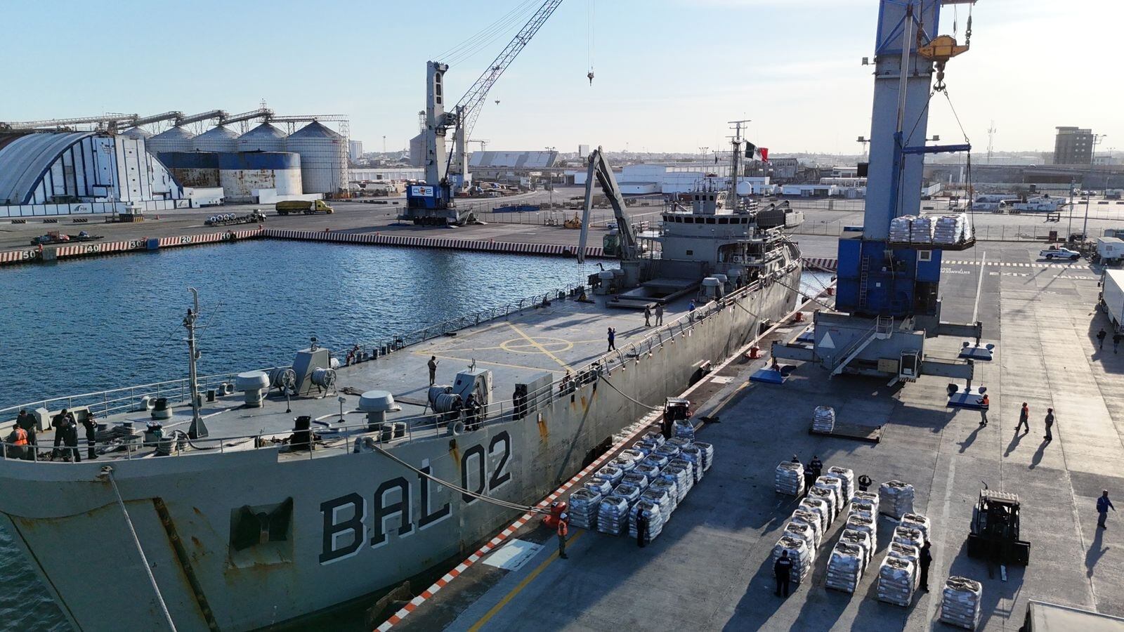 El gobierno mexicano envió ayuda humanitaria a Cuba a bordo de dos buques de la Armada de México el 9 de febrero.