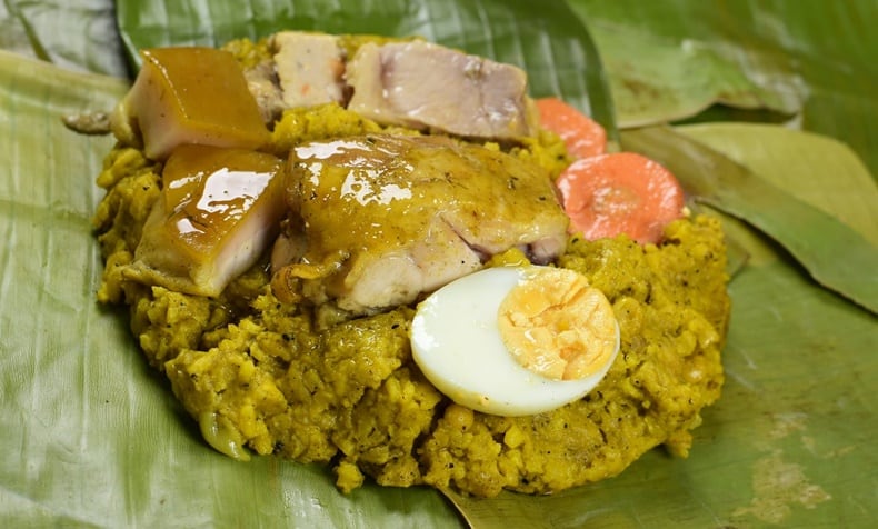 En Támara, el tamal tamareño se construye desde la lógica de lo cotidiano, con ingredientes que responden al entorno inmediato: masa de maíz, carne de cerdo, arvejas, cebolla, chorizo y papa.