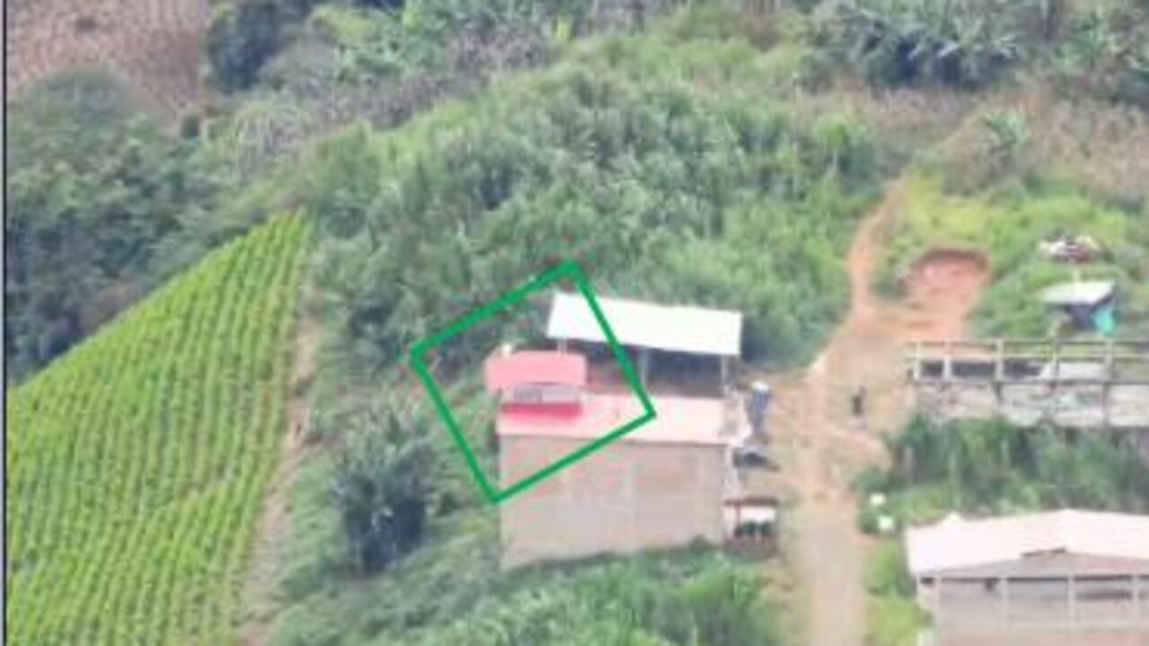 Grupos ilegales están colocan banderas blancas en casas de El Plateado, Cauca, como maniobra distractora para atacar la Fuerza Pública.