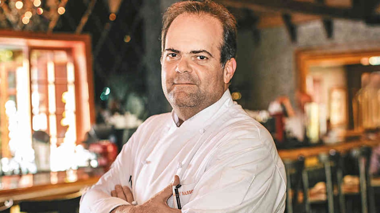 De los siete restaurantes de Harry Sasson solo tres están en operación. Han mantenido la nómina completa.