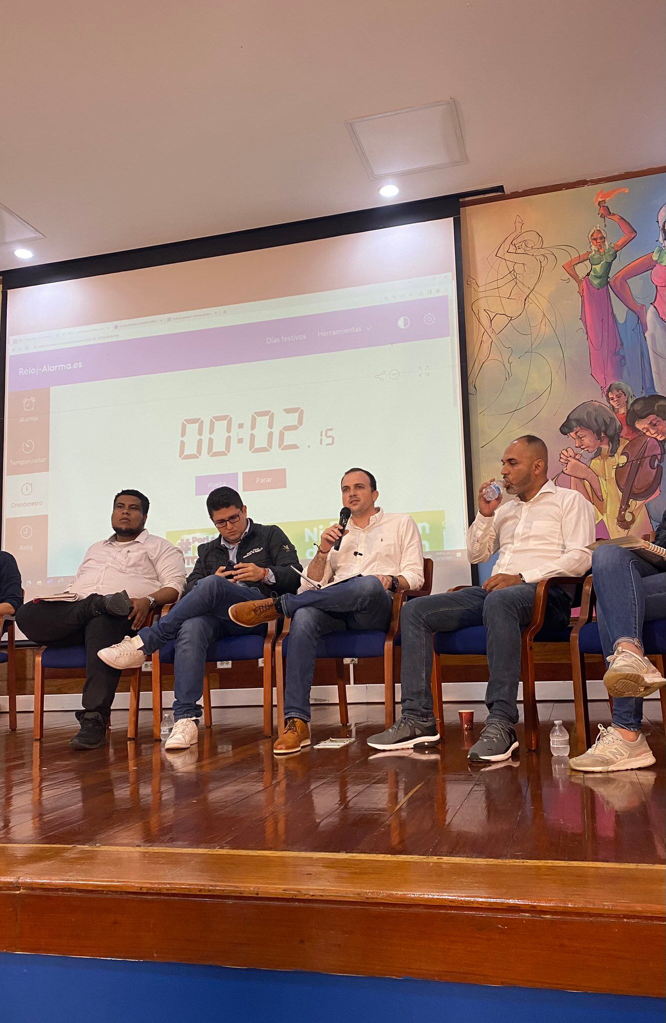 Momentos del debate.