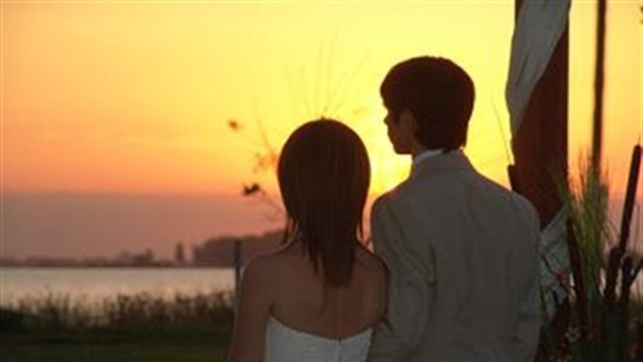 Relaciones amorosas de larga duración surten efectos positivos en algunas personas.