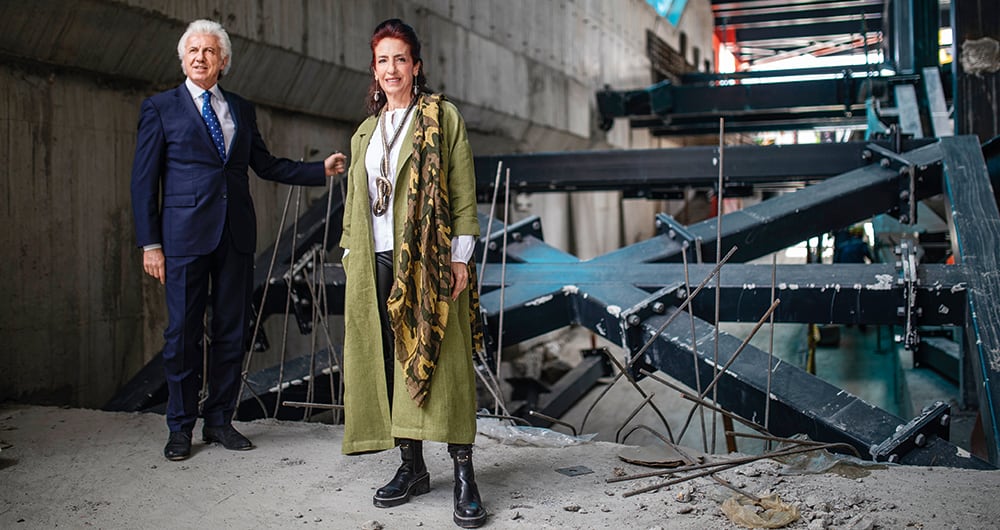El Mambo reconoce a Claudia Hakim y Nayib Neme por su filantropía a las artes. En la imagen, ambos visitan la obra del futuro centro cultural Atrio.
