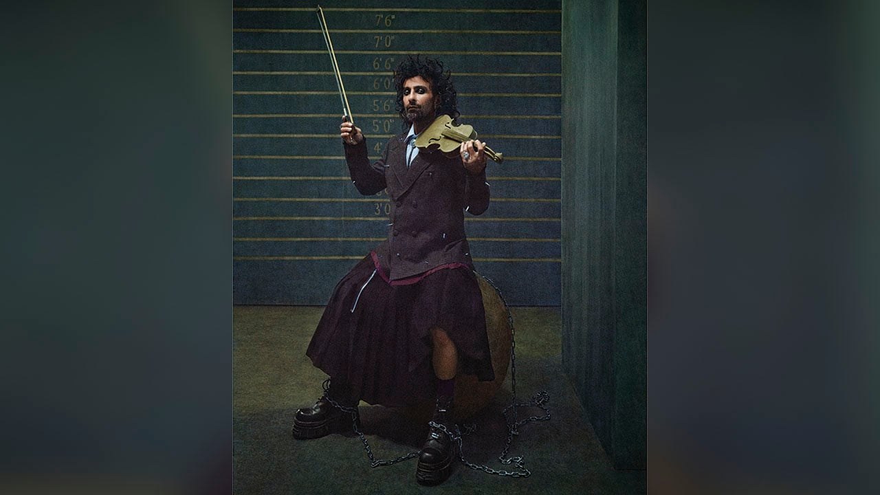 Además de la música, de las canciones y de las improvisaciones, Malikian hace de las anécdotas una parte central del ritual en vivo.