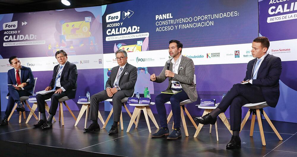 De izquierda a derecha: Diego Bonilla, editor de Enfoque de SEMANA; Miguel Ricaurte, presidente honorífico de la Corporación Universitaria Iberoamericana; Enrique Vera, rector de la Universidad Pedagógica y Tecnológica de Colombia; Mauricio Toro, presidente del Icetex, y José María Roldán, director general de la Agencia Distrital para la Educación Superior, la Ciencia y la Tecnología (Atenea).