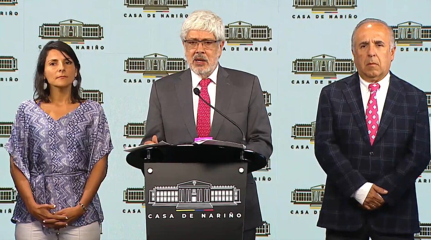 El ministro de CIT, Germán Umaña; en compañía del jefe de la cartera de Transporte, Guillermo Reyes; y de la ministra de Minas y Energía, Irene Vélez; presentaron un información preliminar de las cifras que dejó la temporada de Semana Santa al turismo nacional.