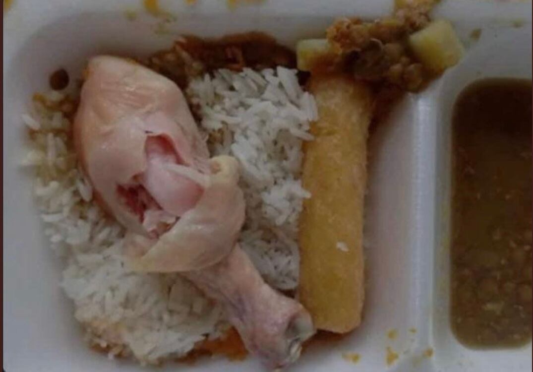 Estudiantes de la Universidad del Valle denuncian que les sirvieron comida cruda