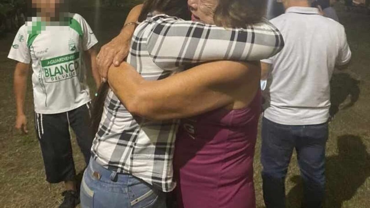 La mujer se reencontró con su familia una vez recuperó la libertad.