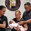 Entrega de la menor raptada en México