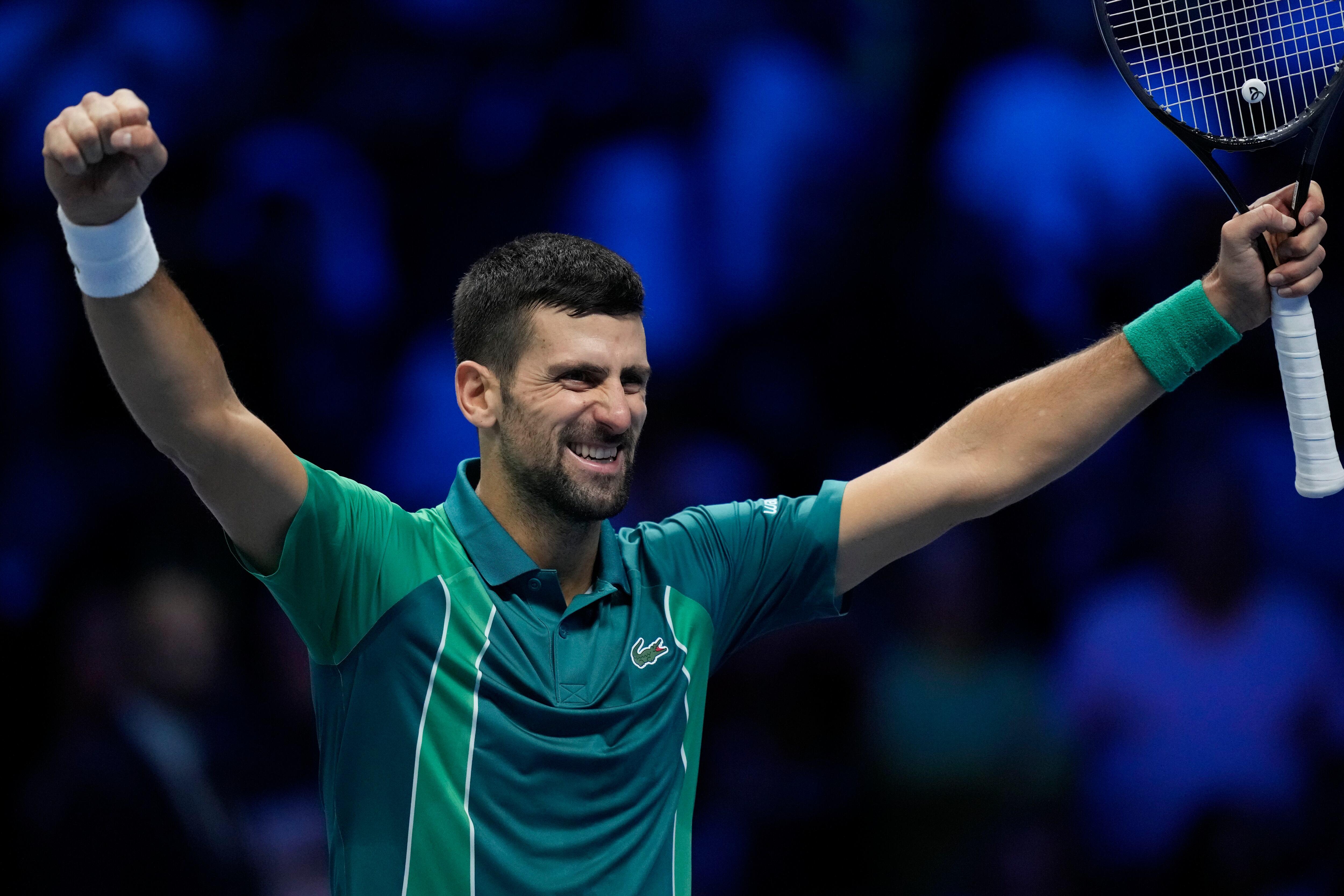 El serbio Novak Djokovic celebra después de ganar la final individual de tenis de las Finales ATP World Tour en el Pala Alpitour, en Turín, Italia, el domingo 19 de noviembre de 2023. (Foto AP/Antonio Calanni)