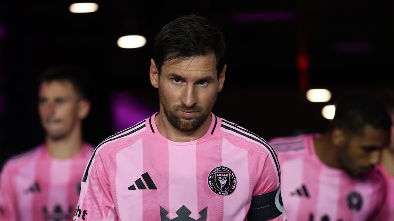 FORT LAUDERDALE, FLORIDA - SEPTEMBER 16: Lionel Messi #10 of Inter Miami CF enters the pitch for the second half during the MLS match between Inter Miami CF and Seattle Sounders FC at Chase Stadium on September 16, 2025 in Fort Lauderdale, Florida. (Photo by Leonardo Fernandez/Getty Images)