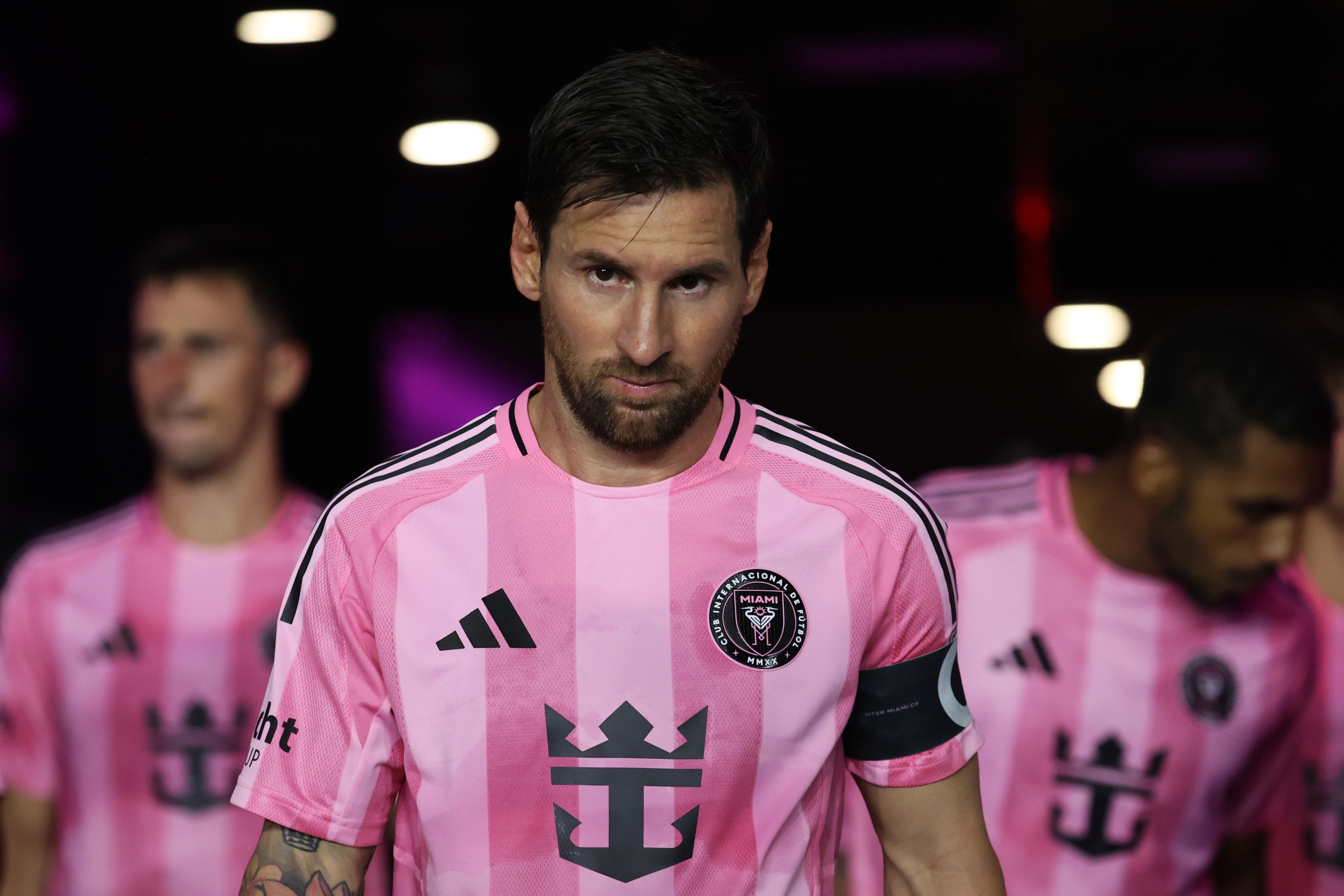 FORT LAUDERDALE, FLORIDA - SEPTEMBER 16: Lionel Messi #10 of Inter Miami CF enters the pitch for the second half during the MLS match between Inter Miami CF and Seattle Sounders FC at Chase Stadium on September 16, 2025 in Fort Lauderdale, Florida. (Photo by Leonardo Fernandez/Getty Images)