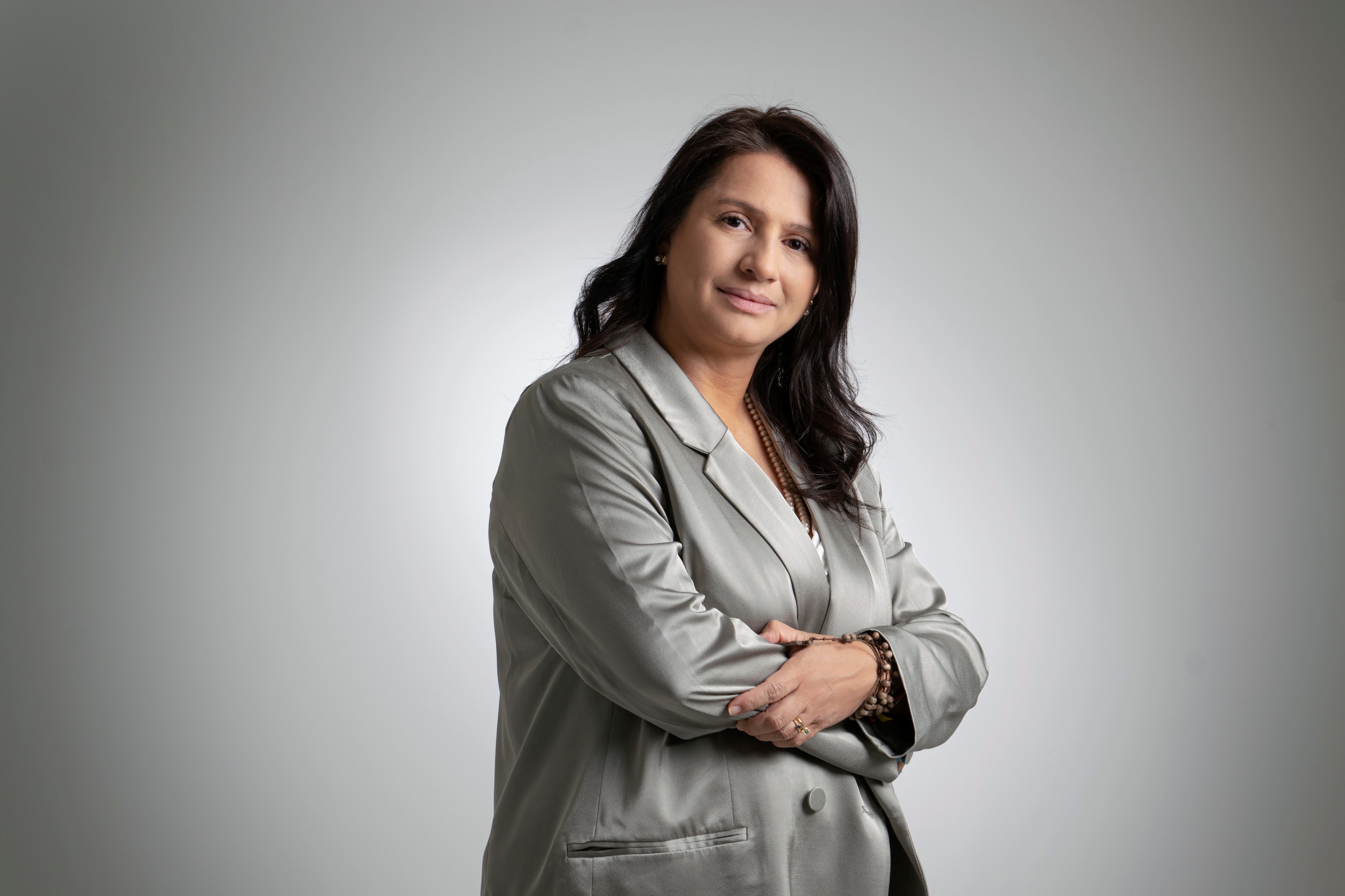 PAOLA HOLGUIN - CONGRESISTA