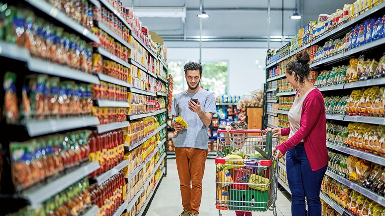 El sector comercio ha mostrado su resiliencia a la crisis y al encarecimiento del dólar, pero existen dudas sobre su fortaleza de cara al creciente comercio electrónico.