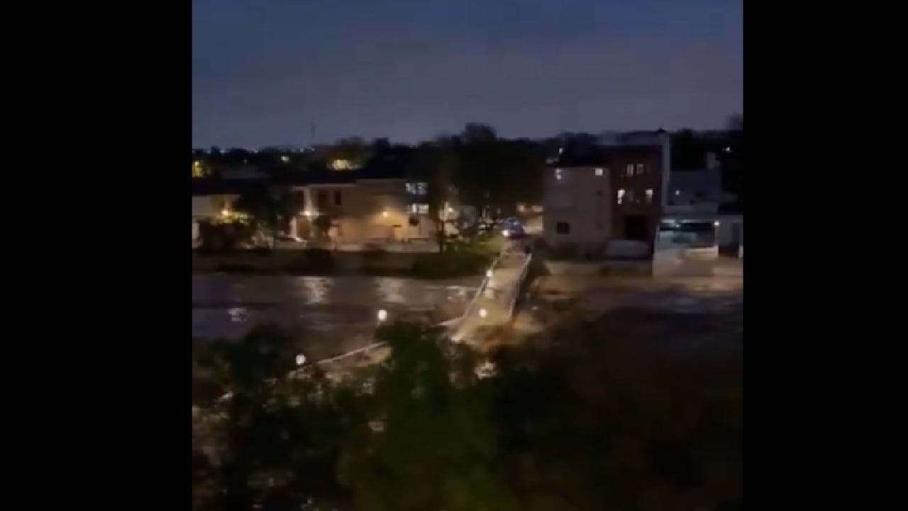 En medio de la tragedia, en redes sociales se difundió un video que muestra la caída de un puente de de Paiporta, en Valencia.