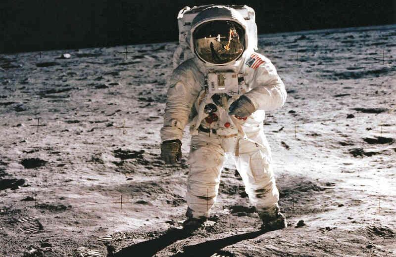 Hombre en la luna por Neil Armstrong (1969)
