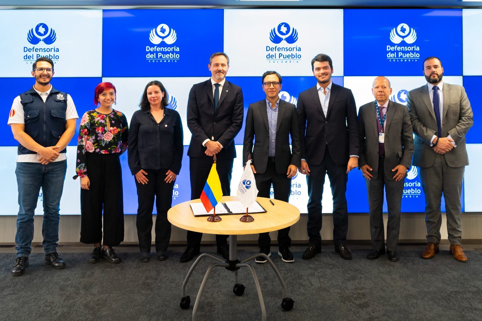 Defensoría del Pueblo y Cruz Roja firman protocolo para acompañar liberaciones de secuestrados por grupos armados; así funcionará