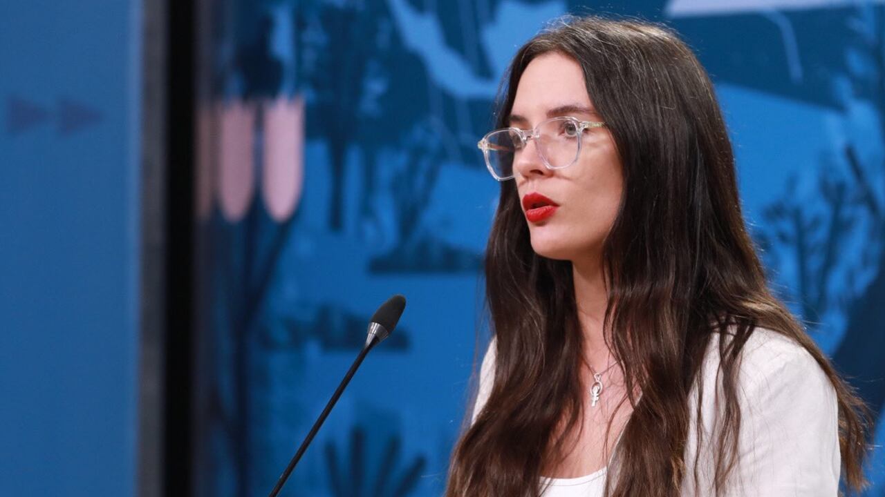 Camila Vallejo dispuso suspender su fiesta de matrimonio para hacer frente a la crisis por incendios forestales en Chile.