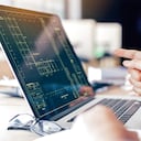 Con índices de desempleo cada vez más altos y una honda crisis económica, la pertinencia de los programas académicos profesionales debe ser una prioridad para las universidades.