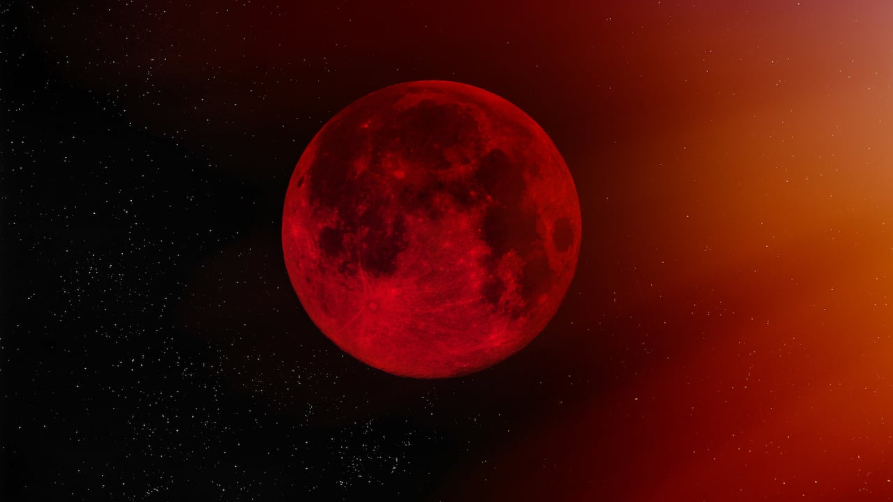 La Luna se teñirá de rojo cobrizo durante una hora.