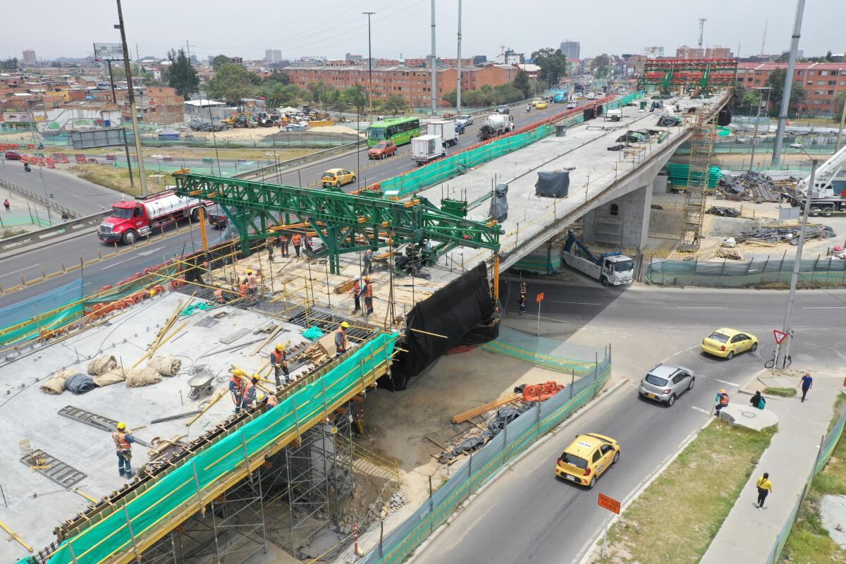 Puente vehicular de la Avenida 68 con Primero de Mayo