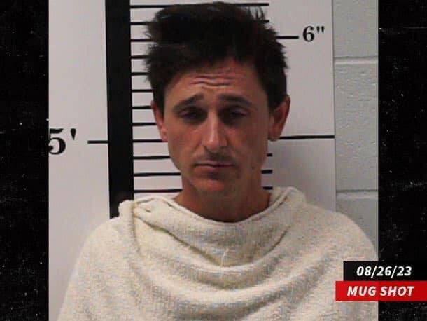 La foto policial del actor se ha vuelto viral en cuestión de minutos.