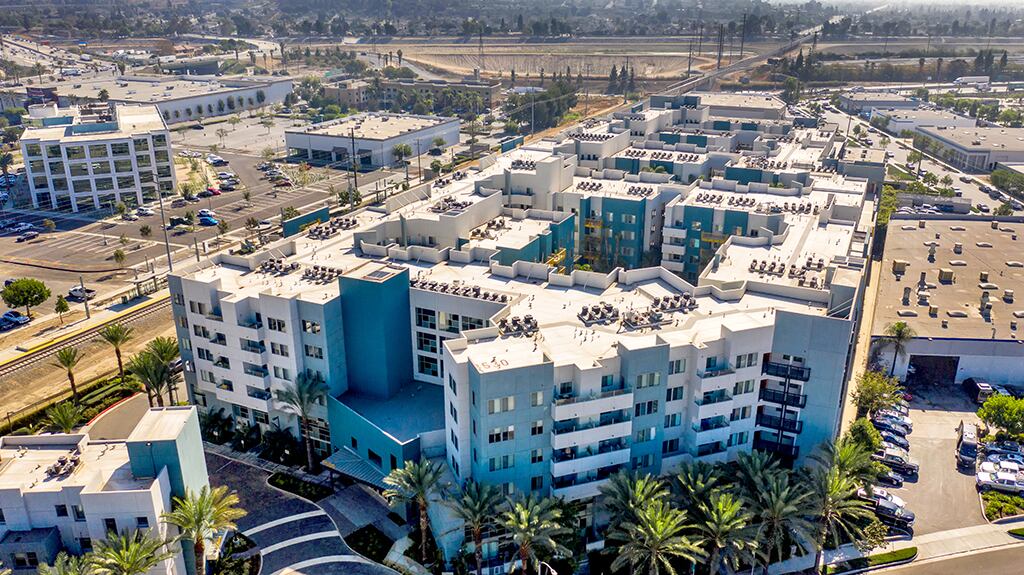 Los multifamily son complejos residenciales que poseen cientos de unidades para renta, comparten espacios comunes y tienen un solo dueño.