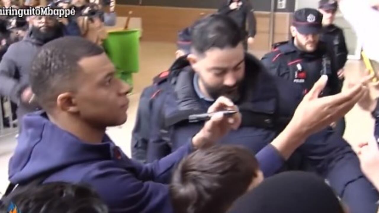 Kylian Mbappé llegando a San Sebastián (España)