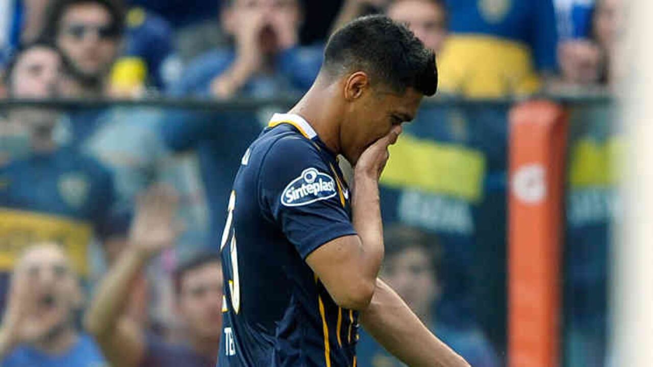 Los gestos del colombiano no encendió al estadio y a los jugadores de Boca.