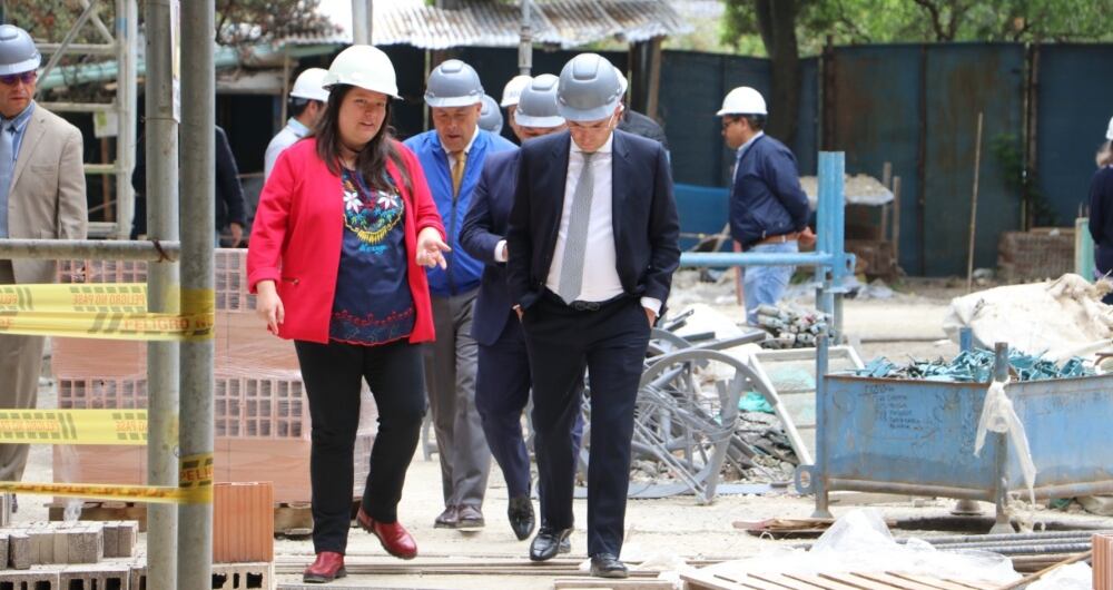 SEMANA obtuvo imágenes de las visitas que el propio contralor de Bogotá, Julián Ruiz, adelantó en algunas de las obras inconclusas.