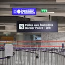 A photograph taken on December 3, 2022 shows empty waiting lines at the border police control points at Roissy-Charles de Gaulle Airport, north of Paris. (Photo by Eric PIERMONT / AFP)