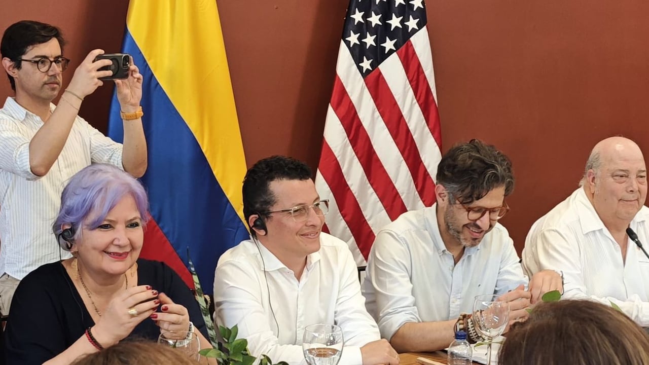 Congresistas Gloria Flórez y Alejandro Toro, vicecanciller Mauricio Jaramillo y embajador Daniel García-Peña.