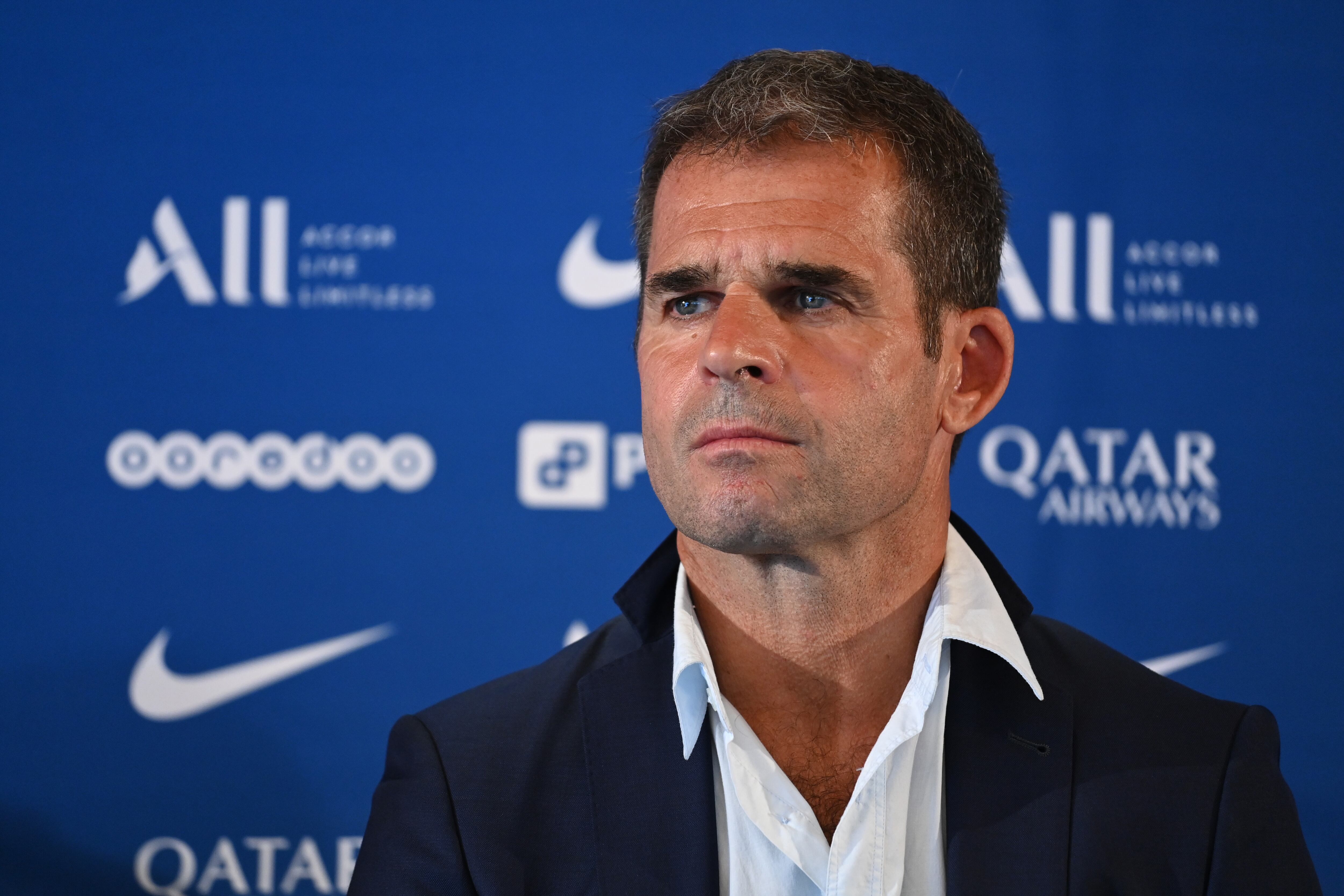 El entrenador del equipo femenino de Paris Saint Germain, Didier Ollé-Nicolle, asiste a una conferencia de prensa en el Parc des Princes el 27 de agosto de 2021 en París, Francia. (Foto de Pascal Le Segretain - PSG/PSG vía Getty Images)