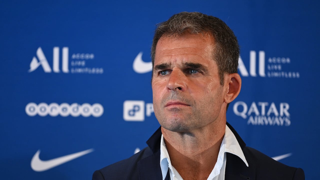 El entrenador del equipo femenino de Paris Saint Germain, Didier Ollé-Nicolle, asiste a una conferencia de prensa en el Parc des Princes el 27 de agosto de 2021 en París, Francia. (Foto de Pascal Le Segretain - PSG/PSG vía Getty Images)