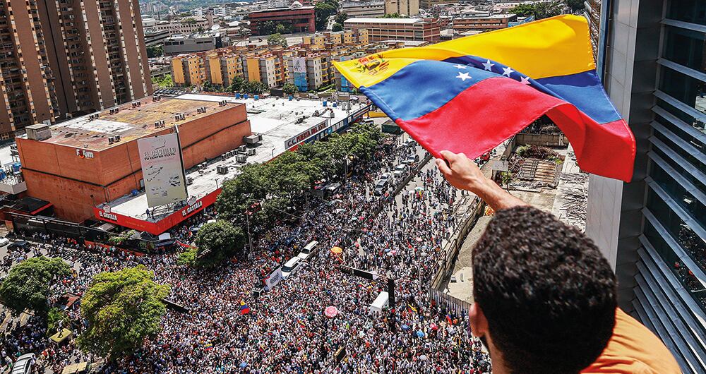 Miles de manifestantes se han volcado a las calles pidiendo democracia.