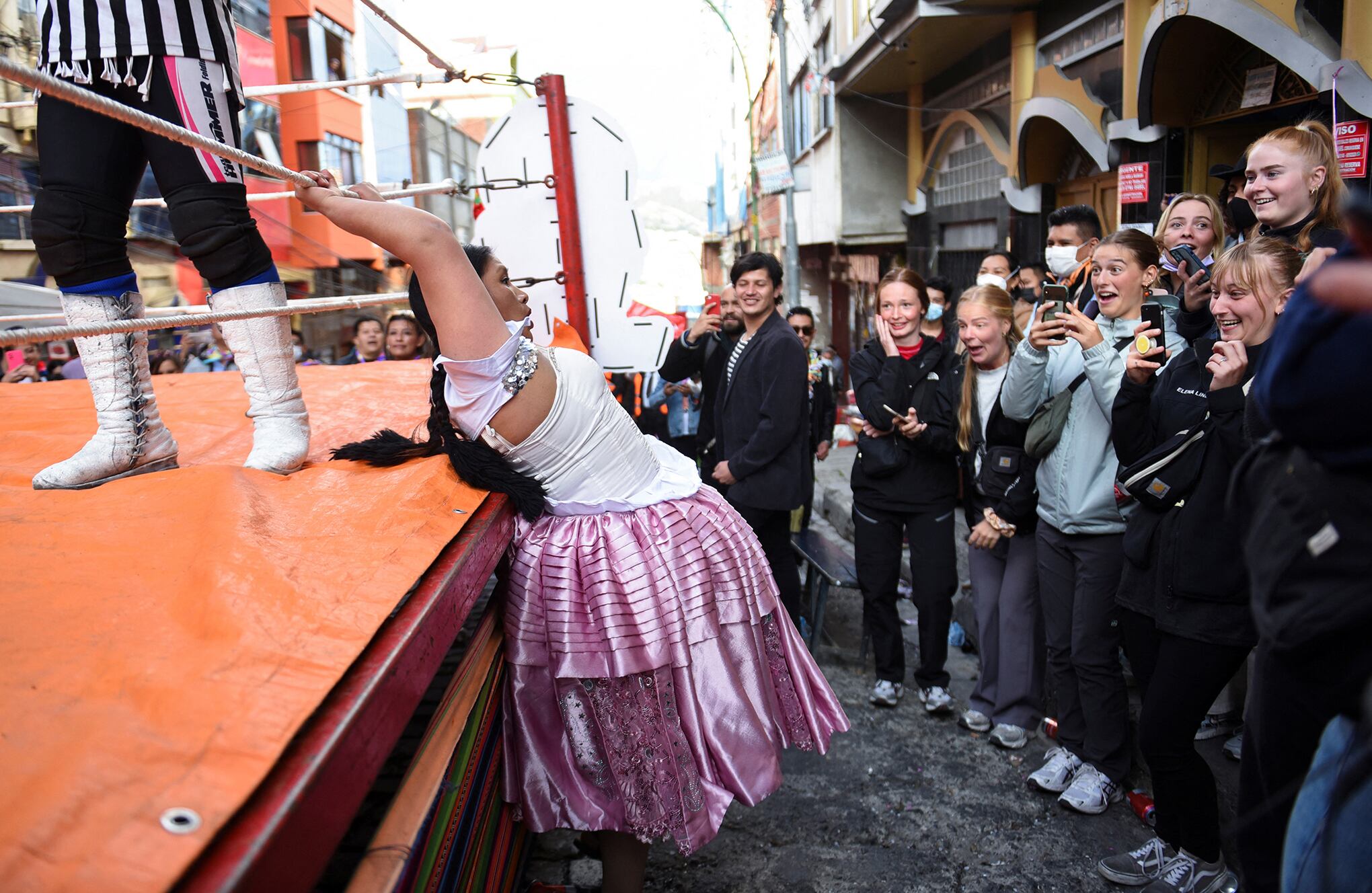 Las luchadoras cholitas de Bolivia
