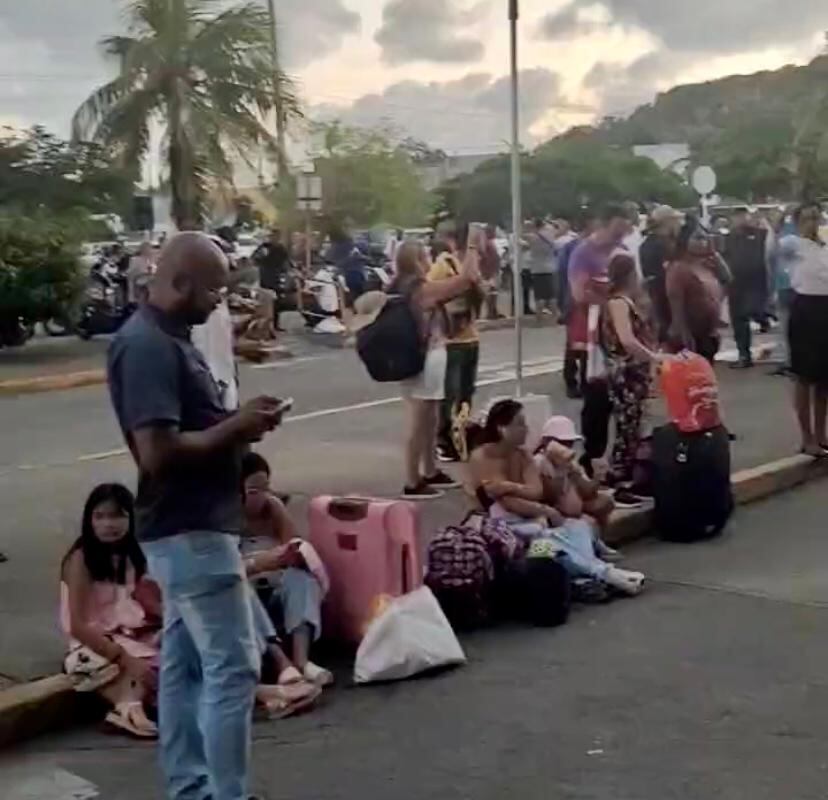 Después de varias horas los vuelos se retomaron.