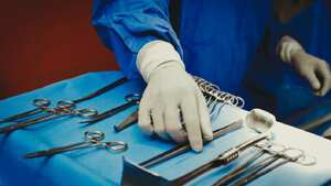 A otro hombre lo amputaron por error en el diagnóstico (imagen de referencia de instrumentos quirúrgicos).